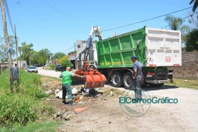 Continúan trabajando y limpiando en barrios de la Delegación II