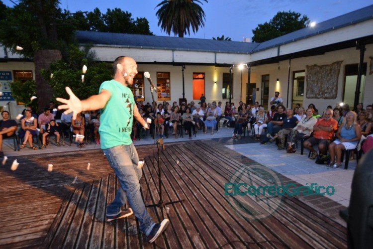 “Cuentos bajo la luz de la luna”: Miguel Fo y Claudio Ledesma se presentarán en Plaza Malvinas “Cuentos bajo la luz de la luna”: Miguel Fo y Claudio Ledesma se presentarán en Plaza Malvinas
