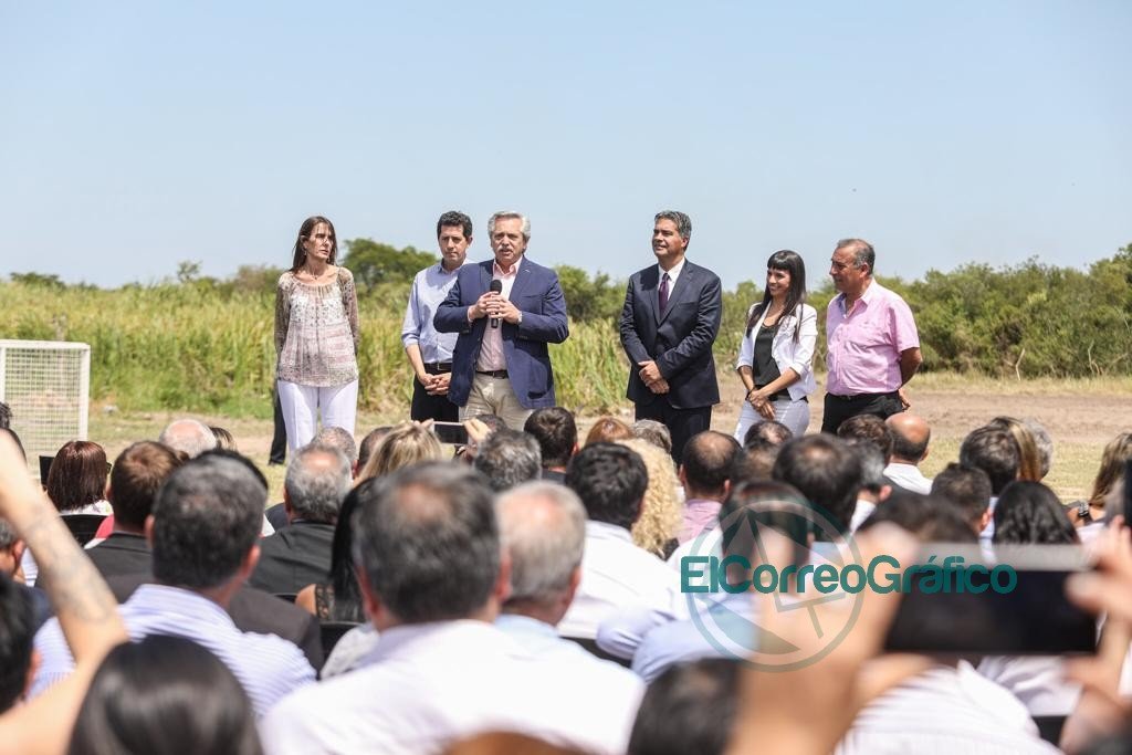Fernández encabezó la inauguración de un complejo de viviendas en Chaco