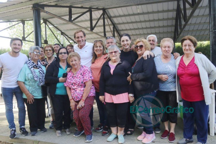 Garro compartió una tarde en la colonia de la Tercera Edad