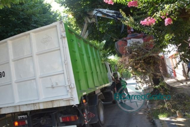 Operativo de limpieza en La Franja con maquinaria del Municipio de Ensenada Operativo de limpieza en La Franja con maquinaria del Municipio de Ensenada