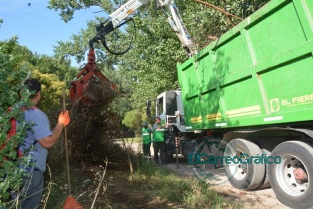 Operativo de limpieza en La Franja con maquinaria del Municipio de Ensenada Operativo de limpieza en La Franja con maquinaria del Municipio de Ensenada