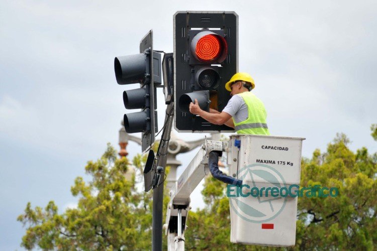Plan de modernización de semáforos en La Plata Plan de modernización de semáforos en La Plata