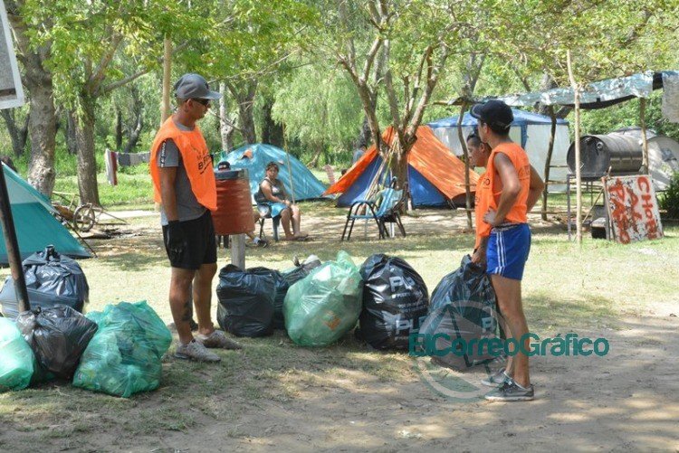 Tareas de limpieza, desmalezamiento y fumigación en La Balandra Tareas de limpieza, desmalezamiento y fumigación en La Balandra