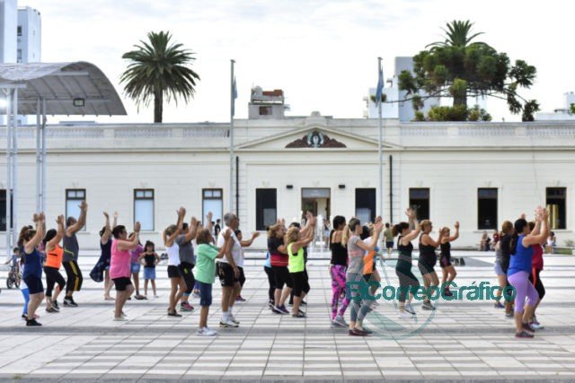 Zumba y gimnasia localizada gratis en distintos espacios públicos de La Plata