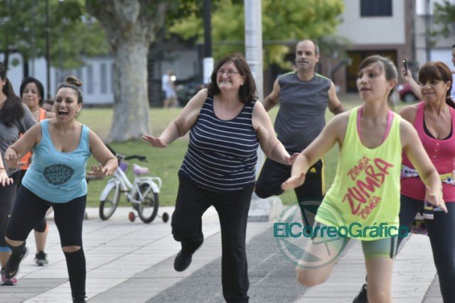 Zumba y gimnasia localizada gratis en distintos espacios públicos de La Plata