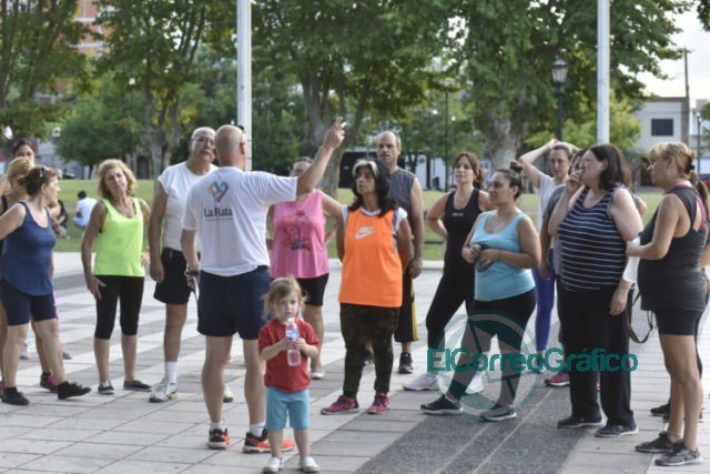 Zumba y gimnasia localizada gratis en distintos espacios públicos de La Plata