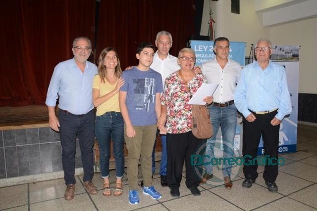Cagliardi y Raverta encabezaron acto de entrega de escrituras de propiedad