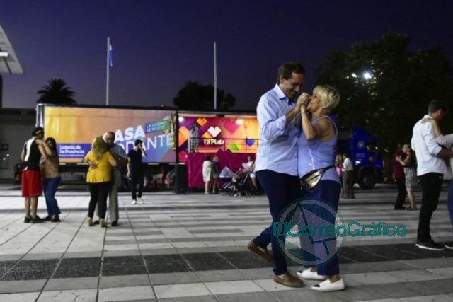 Garro compartió una tarde de baile y tango junto a más de 300 adultos mayores