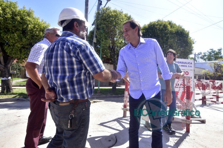 Garro supervisó las tareas hidráulicas que permitirán mejorar la red de desagües en Tolosa y Ringuelet