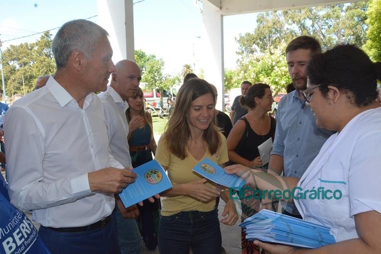 Operativo de entrega de la tarjeta AlimentAR en Berisso