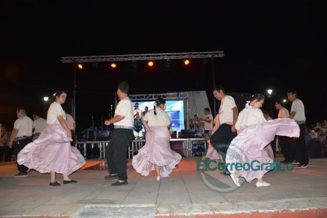 Con un gran público se realizó el cuarto domingo de folclore