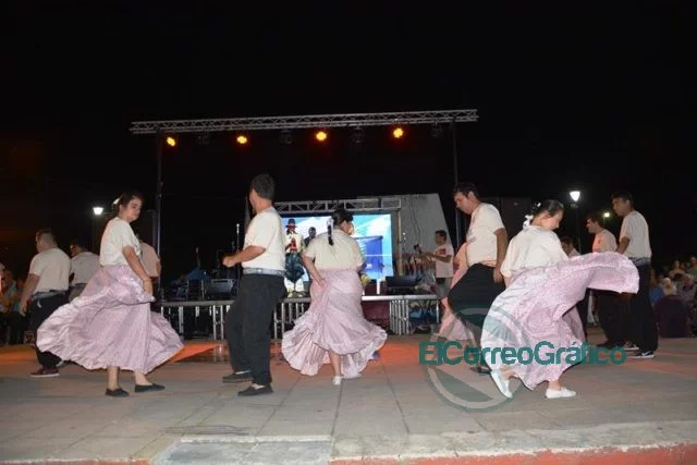 Con un gran público se realizó el cuarto domingo de folclore