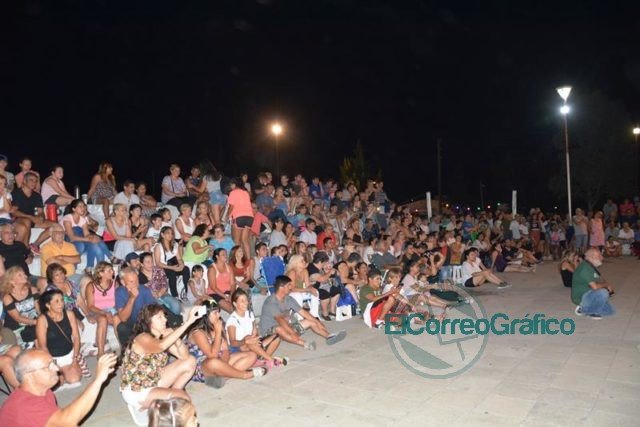 Con un gran público se realizó el cuarto domingo de folclore