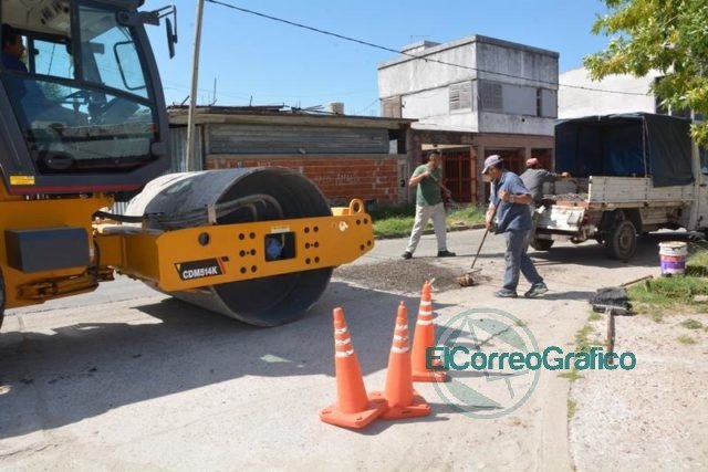 Trabajos de bacheos en esquina de 17 y 156 y en calle 18 y 162