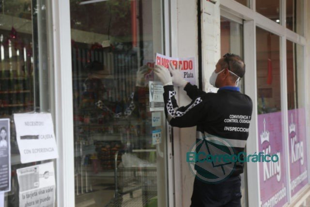 Clausuran supermercado en San Carlos y obligan a su dueño a cumplir con la cuarentena