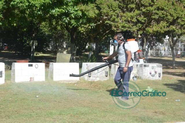 Fumigación en el Cementerio Parque de Berisso