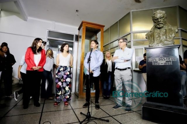 Kicillof visitó el Instituto Biológico provincial que duplicó la producción de alcohol en gel