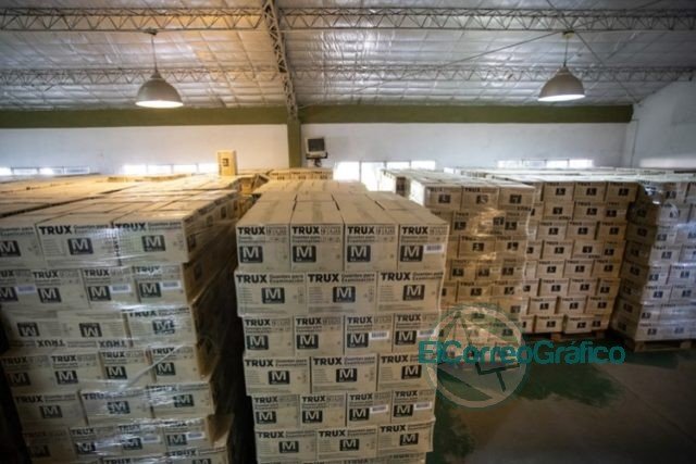 Kicillof visitó el centro logístico provincial donde se recibieron insumos y equipamiento sanitario Kicillof visitó el centro logístico provincial donde se recibieron insumos y equipamiento sanitario