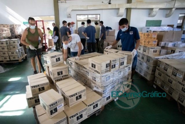 Kicillof visitó el centro logístico provincial donde se recibieron insumos y equipamiento sanitario Kicillof visitó el centro logístico provincial donde se recibieron insumos y equipamiento sanitario