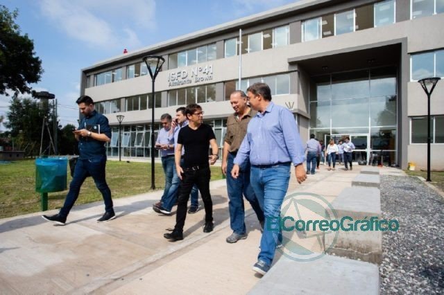 Kicillof visitó los comités de emergencia de Almirante Brown, Lomas y Echeverría