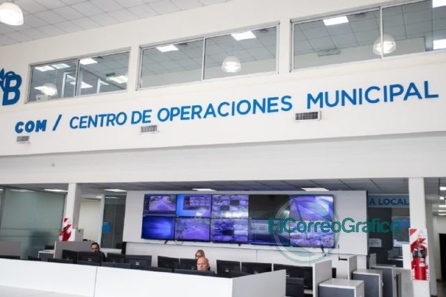 Kicillof visitó los comités de emergencia de Almirante Brown, Lomas y Echeverría