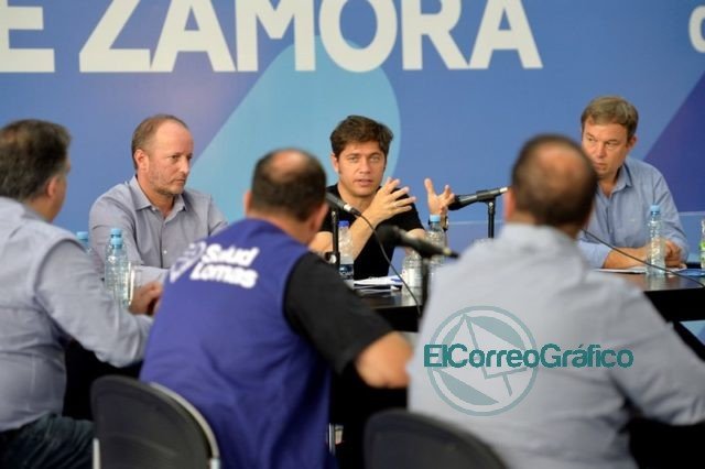 Kicillof visitó los comités de emergencia de Almirante Brown, Lomas y Echeverría