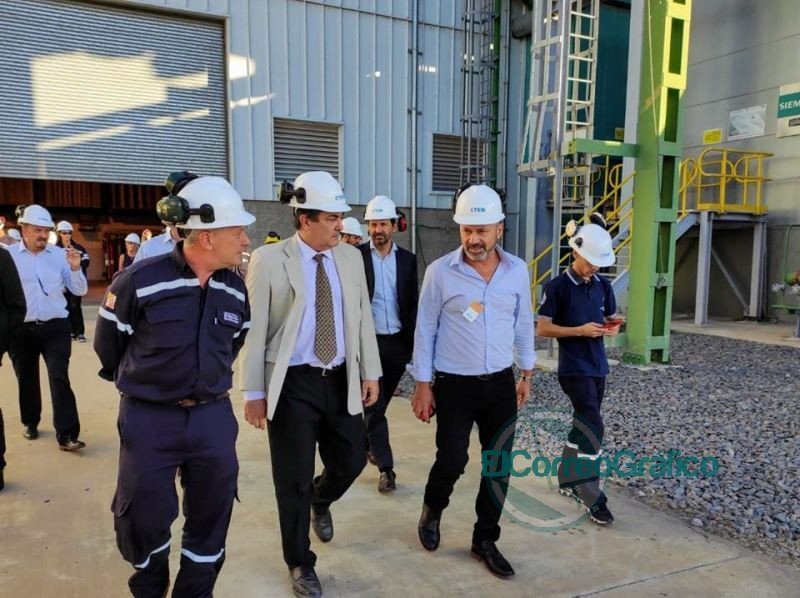 Lanziani recorrió la Central Térmica Ensenada Barragán que anunció una inversión de 180 millones de dólares Lanziani recorrió la Central Térmica Ensenada Barragán que anunció una inversión de 180 millones de dólares