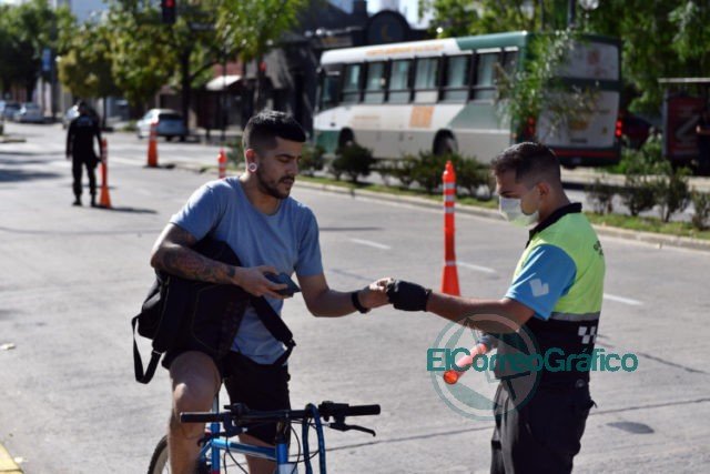 Se extremó los controles en la vía pública para garantizar el cumplimiento del aislamiento obligatorio