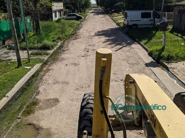 Trabajos de nivelado y arreglos de calles en La Franja
