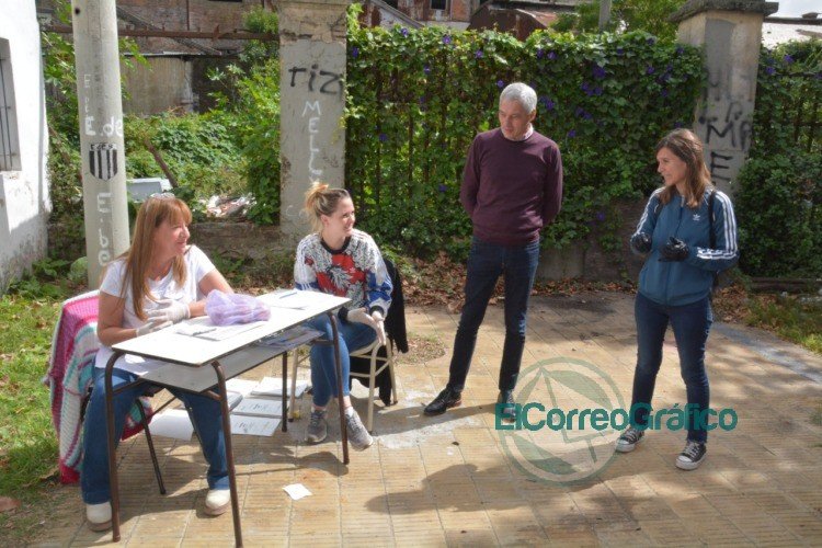 Cagliardi junto a la ministra Raverta recorrieron centros de entrega de alimentos