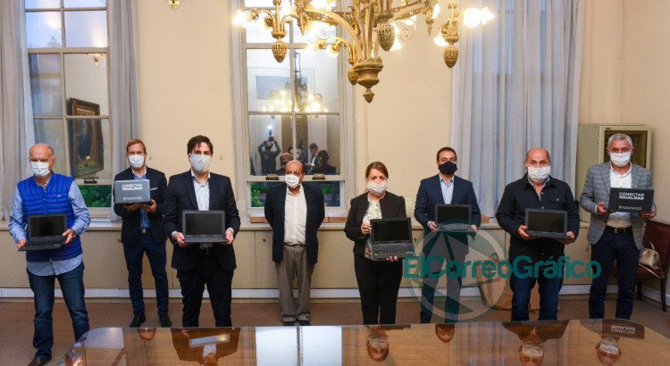 Educación suscribe convenios para la entrega de 135 mil netbooks y tablets Educación suscribe convenios para la entrega de 135 mil netbooks y tablets
