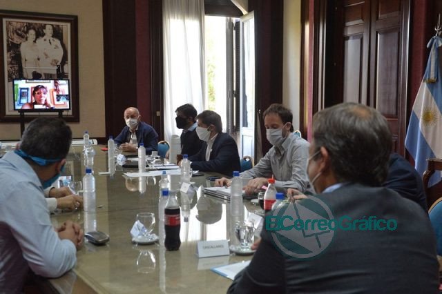 Kicillof se reunió con intendentes oficialistas y opositores Kicillof se reunió con intendentes oficialistas y opositores
