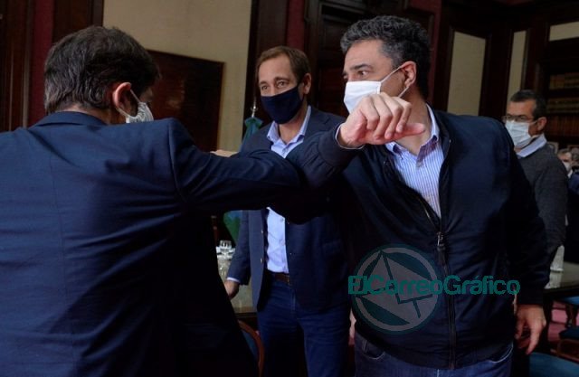 Kicillof se reunió con intendentes oficialistas y opositores Kicillof se reunió con intendentes oficialistas y opositores