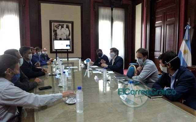 Kicillof se reunió con intendentes oficialistas y opositores Kicillof se reunió con intendentes oficialistas y opositores