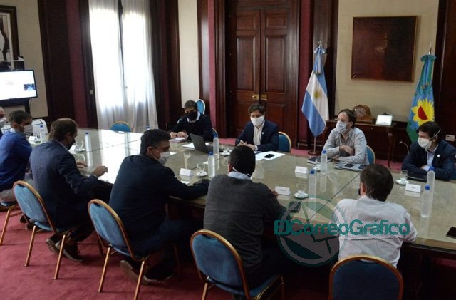 Kicillof se reunió con intendentes oficialistas y opositores Kicillof se reunió con intendentes oficialistas y opositores