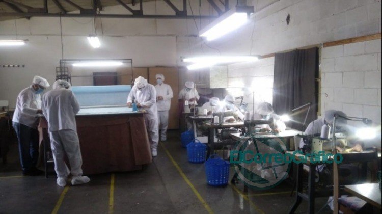 Los internos de las cárceles bonaerenses elaboraron 19.000 barbijos y 500 kits sanitarios Los internos de las cárceles bonaerenses elaboraron 19.000 barbijos y 500 kits sanitarios