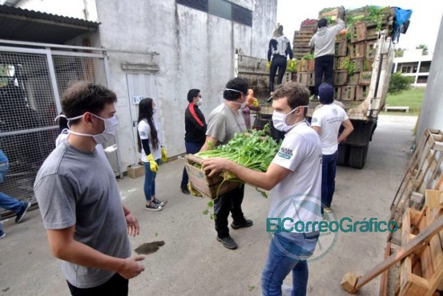Productores y el Municipio de La Plata entregaron 26 mil kilos de alimentos a comedores y entidades sociales