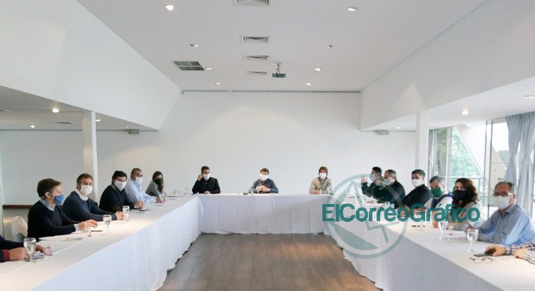Reunión de Raverta y Arroyo con intendentes de la Primera Sección