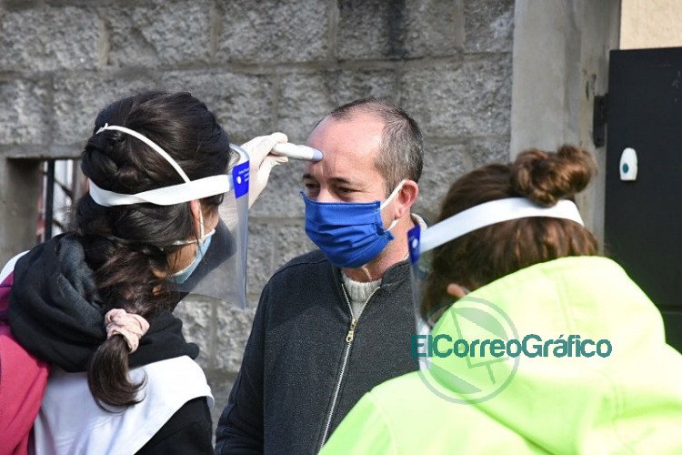 Controles a más de cuatro mil vecinos en barrios populares de La Plata Controles a más de cuatro mil vecinos en barrios populares de La Plata