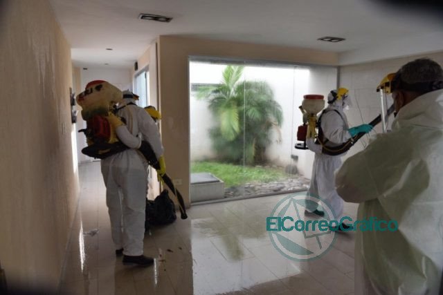 Desinfección y prevención en edificio donde confirmaron caso positivo de Coronavirus