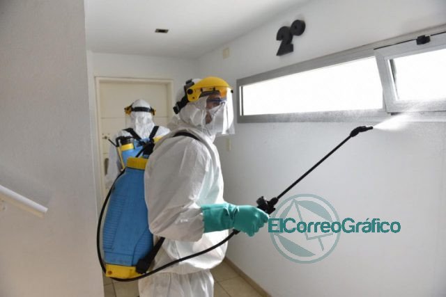 Desinfección y prevención en edificio donde confirmaron caso positivo de Coronavirus
