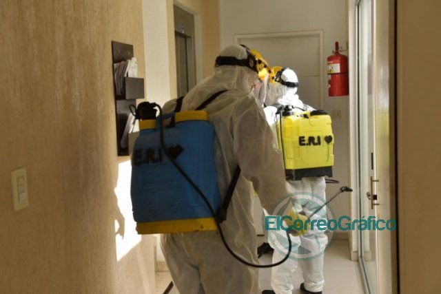 Desinfección y prevención en edificio donde confirmaron caso positivo de Coronavirus