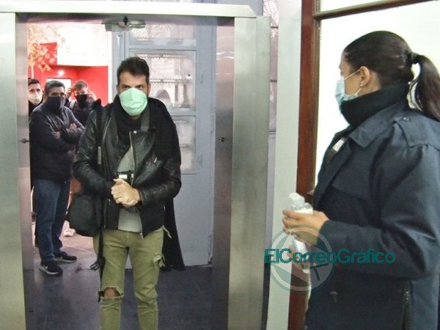 El municipio instaló un túnel sanitizante y puso en marcha un protocolo especial