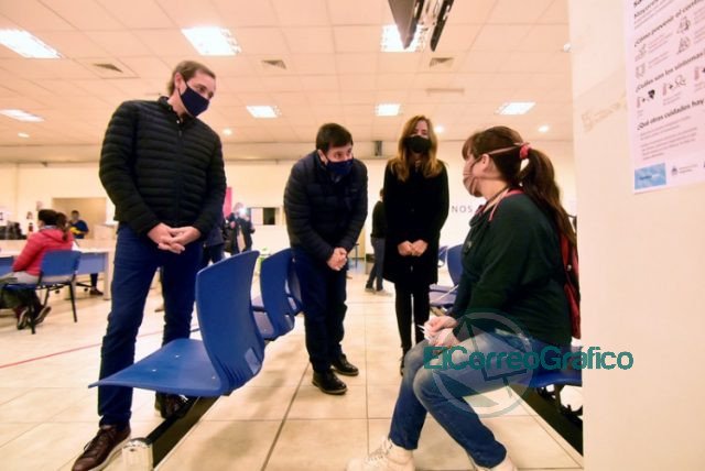 Garro y Arroyo encabezaron una nueva entrega de las Tarjetas AlimentAR Garro y Arroyo encabezaron una nueva entrega de las Tarjetas AlimentAR