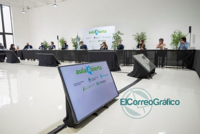 Kicillof en Hurlingham: “Ante la pandemia, hay un Estado que jerarquiza la educación”