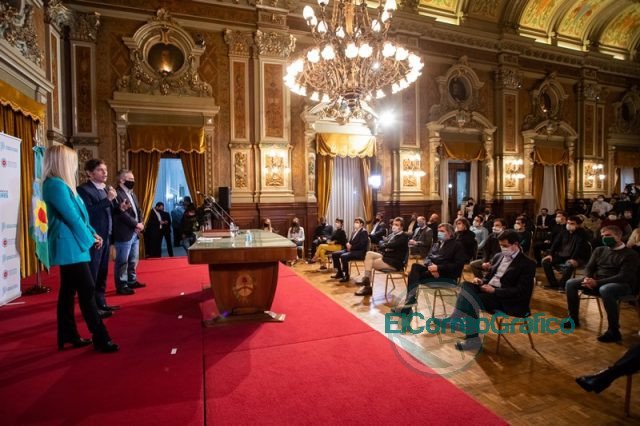 Kicillof puso en funciones a Andrés Larroque como ministro de Desarrollo de la Comunidad Kicillof puso en funciones a Andrés Larroque como ministro de Desarrollo de la Comunidad