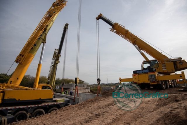 Kicillof visitó Exaltación de la Cruz y participó de la colocación del puente “Cuatro Bocas”
