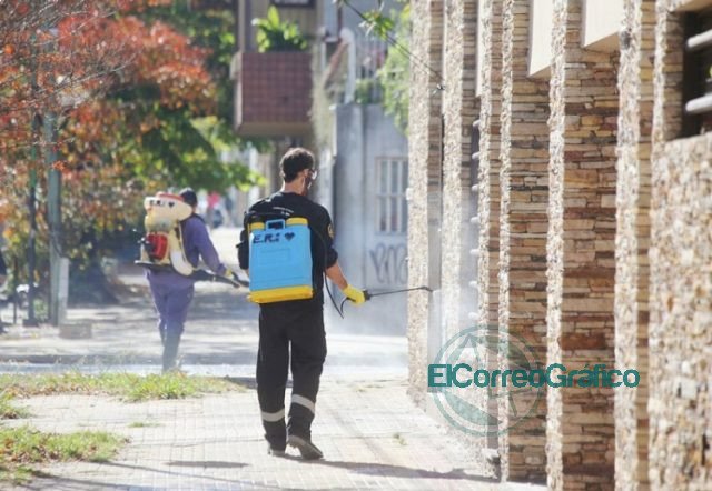 Montan un show de desinfección contra el COVID-19 en La Plata Montan un show de desinfección contra el COVID-19 en La Plata