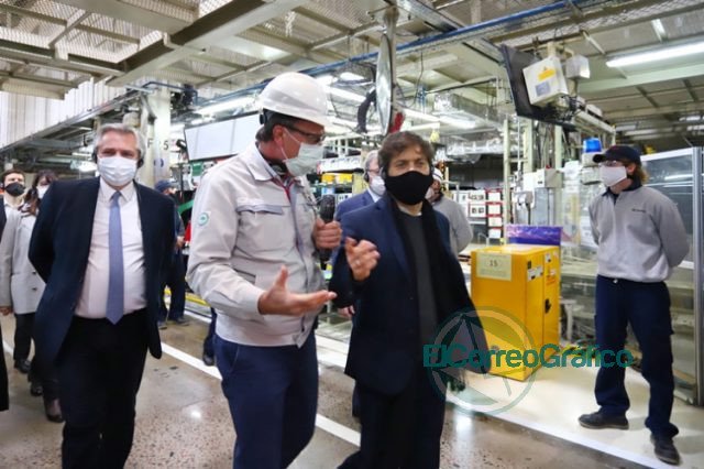Toyota en Zárate que reactivó su producción y Kicillof con Fernández aparecieron para la foto